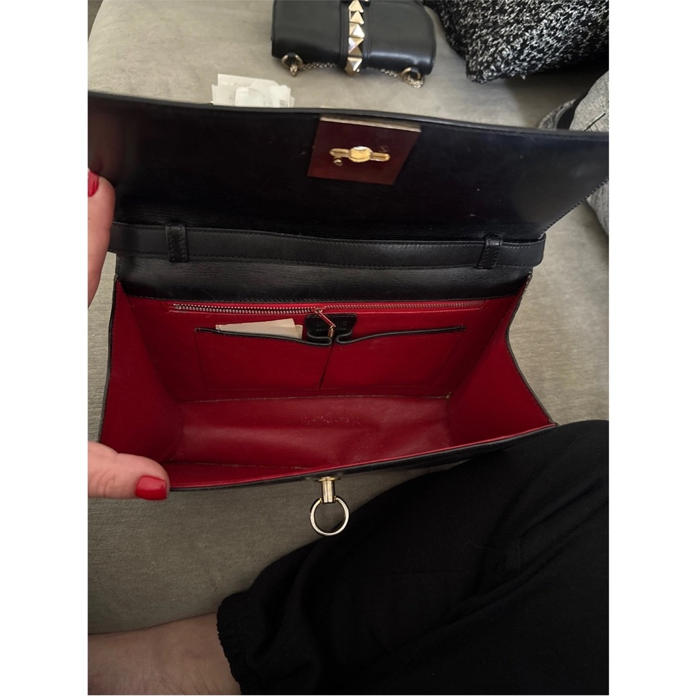 Celine Black Crossbody Bag with Elegant Silver Clasp - Picture 4 of 6